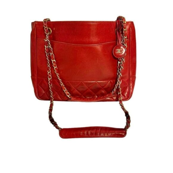 CHANEL Red Shoulder Bag with Timeless Elegance - Picture 5 of 16
